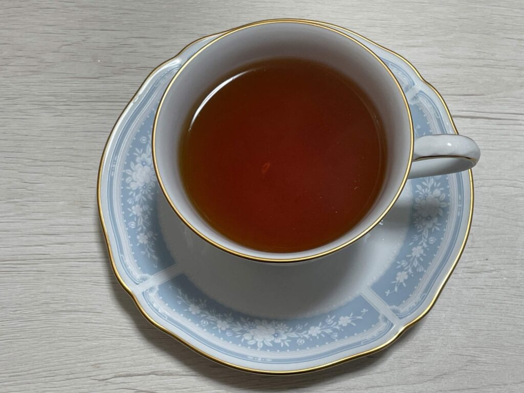 アッサム紅茶をホットで入れた時の水色です。