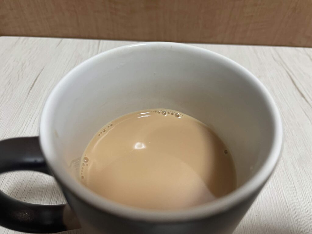 紅茶 ミルクティー 作り方 水色