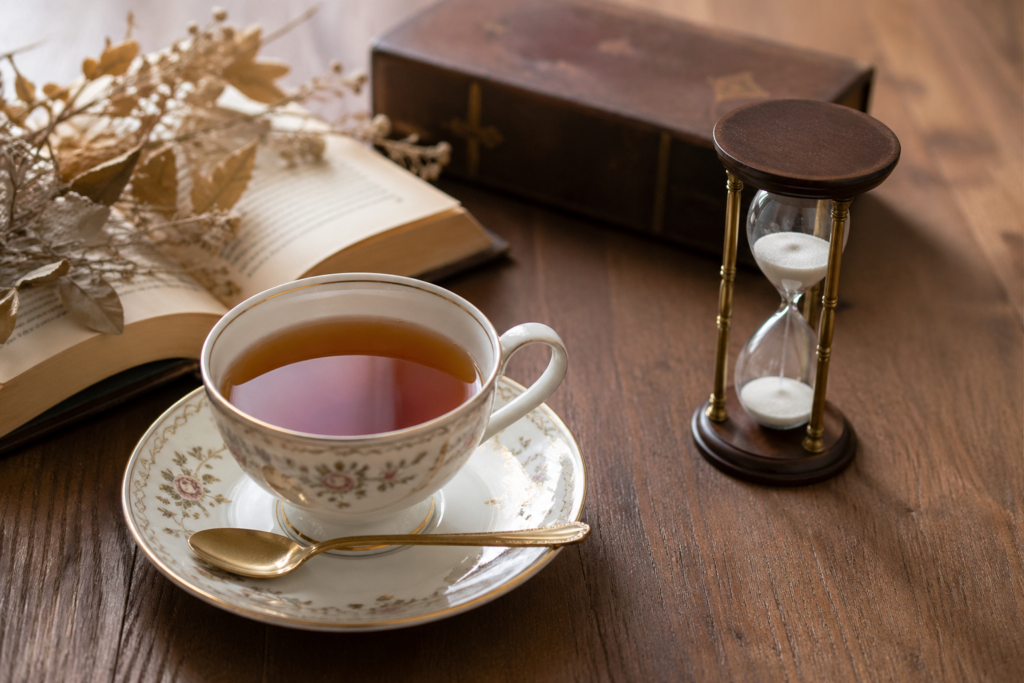 紅茶と砂時計の画像です。