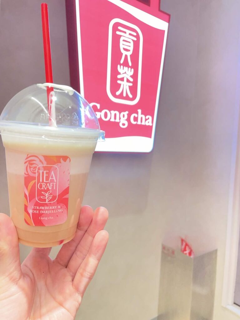 ゴンチャ TEACRAFTストロベリー&ローズ ダージリンミルフォティーのアイス