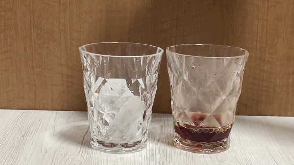 濃いアッサム紅茶を冷たい氷