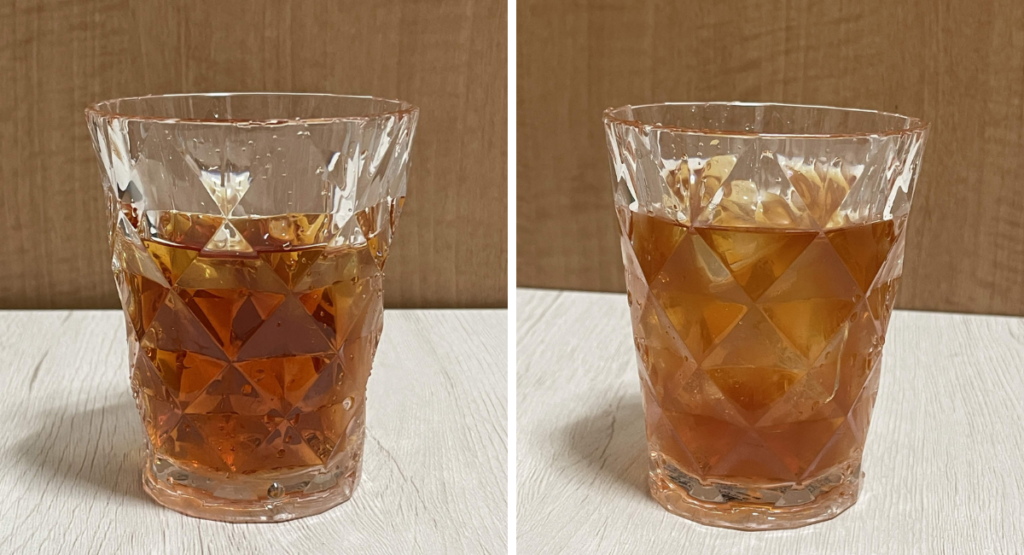左が急冷して透明感を保ったアイスティー、 右が濃く水出しして白くにごった状態（クリームダウン）のアイスティーを比較しています。
