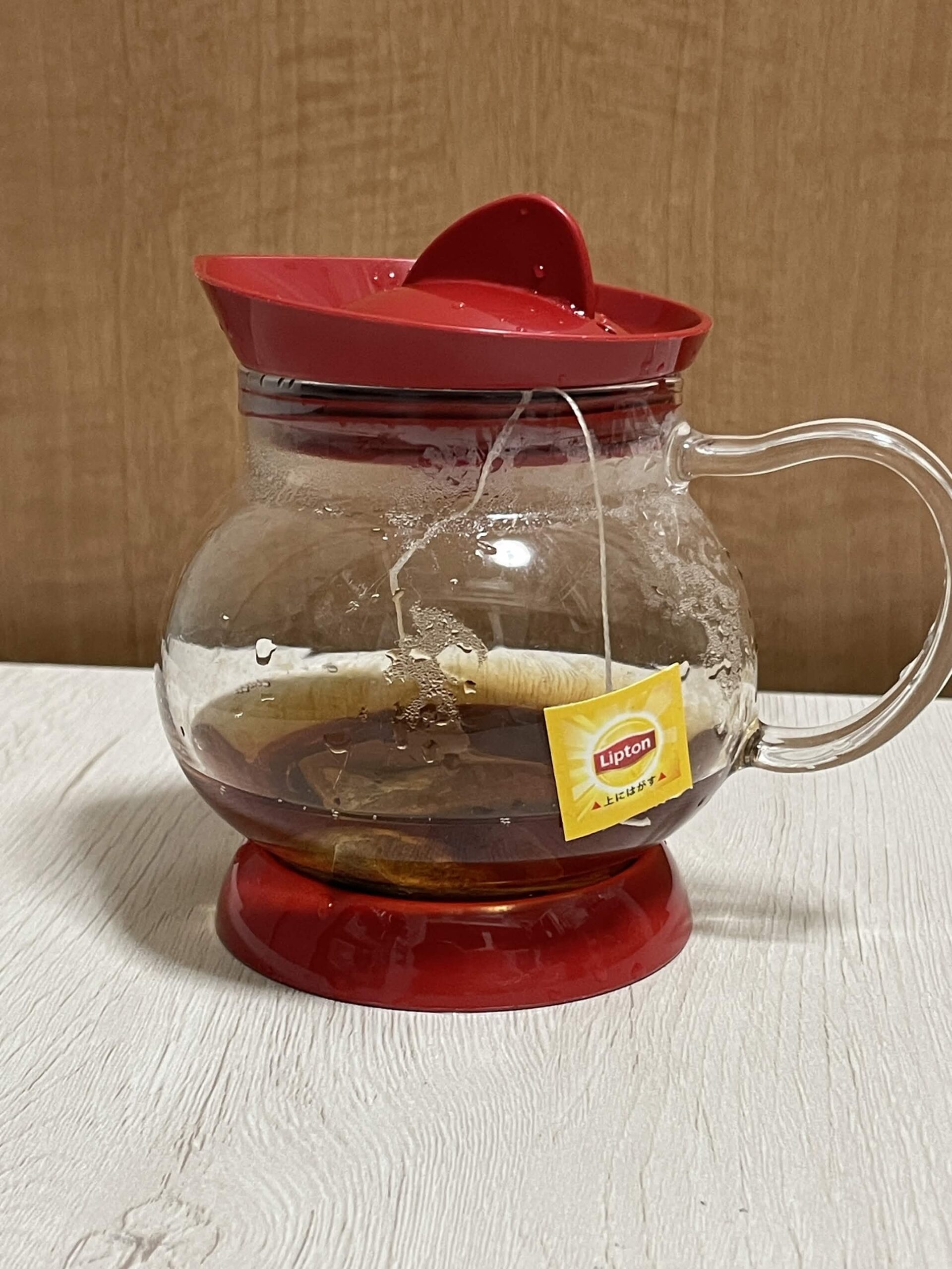 お湯を100mL入れて1分抽出しています。