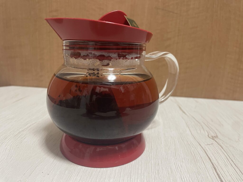 ティーポットで淹れたニルギリ紅茶